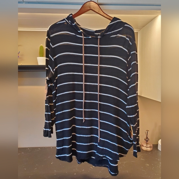 Source Unknown Tops - Black and White Striped Long Sleeved Lightweight Hoodie. Size/Brand Unknown.
